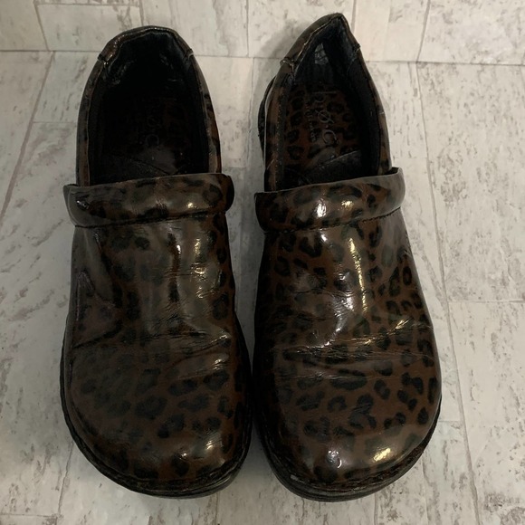BOC Born Concept Womens Clogs Size 7 Brown Leopard Print Leather Slip On - Picture 2 of 10